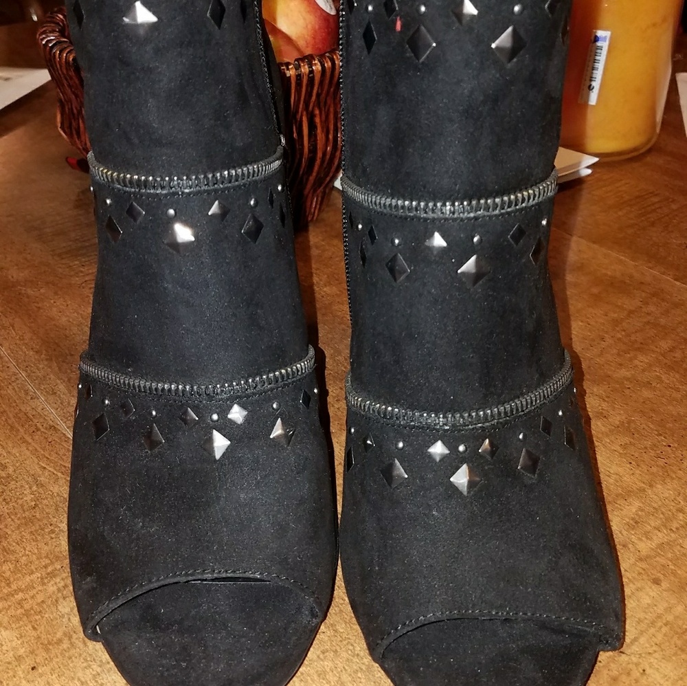 Jessica Simpson Booties - Picture 4 of 5